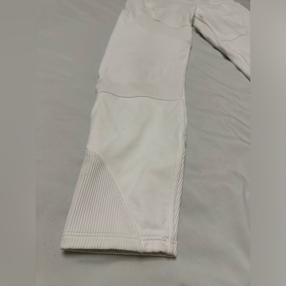 Lululemon White New Ambition Super High Rise Tight *Stained* - Picture 6 of 14